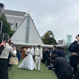 挙式会場前のガーデン