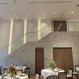 ガラス張りなのでドレスが綺麗に見えます。