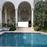 プールのあるガーデンが素敵な雰囲気です。