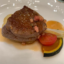 ボリュームのあるステーキ