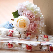 ブーケトスと一緒にパラシュートベアも！