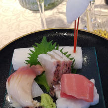 お刺身。大根の形が面白いです