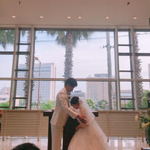 ガラスの向こうはヨットハーバーです綺麗