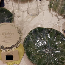 披露宴会場の様々な種類のお皿