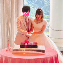 定番のケーキ入刀