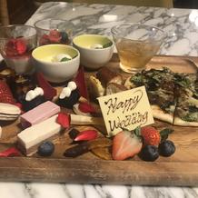 式後の新郎新婦に