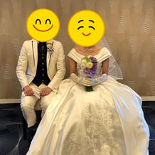 白ドレスとタキシード