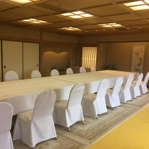 食事会場です。車椅子もそのまま入れます。