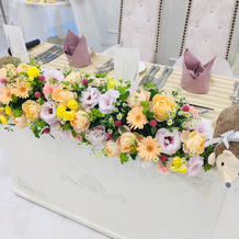 追加料金無しの装花で十分。人形は持込。