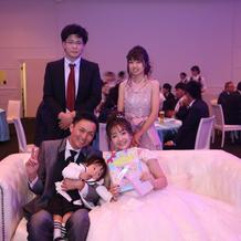 ソファでお互い向き合ってのスピーチ