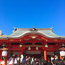 朱色の映える神社