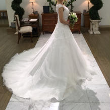 本当にたくさんのドレスの中から選べます