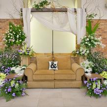 高砂席はゲストと距離が近いソファ席