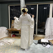 白無垢（着付け中）