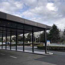 リムジンバスも発着で安心のエントランス