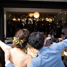 テラスから見た内観