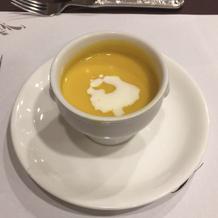 カボチャのポタージュ。甘くて美味でした。