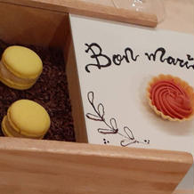 お菓子のカラクリ箱です。