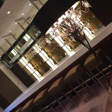 親族控室にバーカウンター