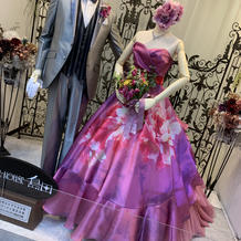 ロビーに飾ってあるドレス