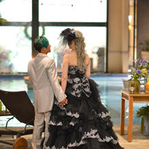 カラードレス後ろ