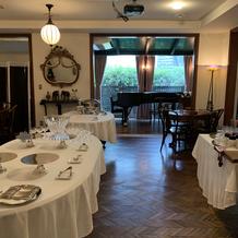 一階のメイン会場、挙式もここで