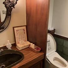 トイレは一階と二階に１つずつ