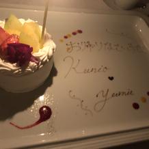 1周年記念日のサプライズケーキ