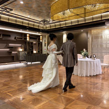 少人数でしたがパーティー会場は広々と使用