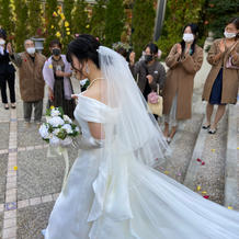 フラワーシャワーでお祝いしてもらえました