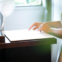 結婚証明書のサイン台