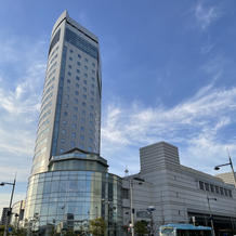 チャペルの右横外に鐘を鳴らすスペースあり