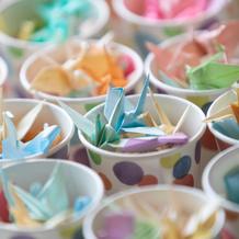 折り鶴シャワー カップもカラフルに