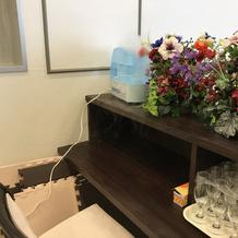 待合室です。加湿器が置いてありました。