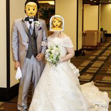 追加料金なしの花嫁ドレスと課金タキシード