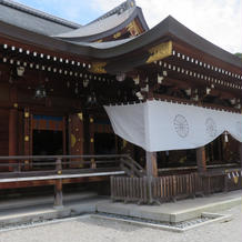 挙式後に集合写真を撮る場所