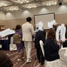 披露宴会場は天井も広い