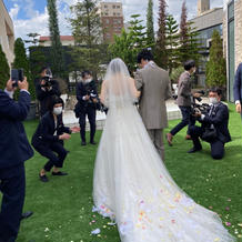 程よく長いトレーン