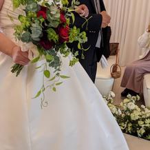 シンプルなドレスにブーケがすごく良かった
