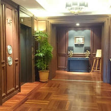 14階の披露宴会場のエレベーターホール