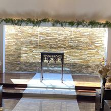 ガラス張りのチャペル