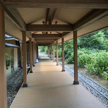 中庭にある通路