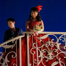 お色直し入場はデッキ上の螺旋階段から