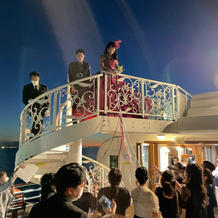 螺旋階段からのブーケプルズ