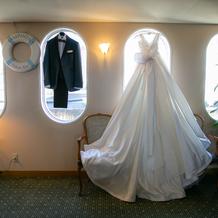 船らしい丸い窓もあります