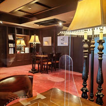 落ち着いたウェディングサロン