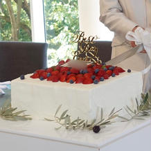 一段苺の敷き詰め。ケーキトッパーは持参。