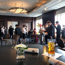 挙式と披露宴の間の待合室