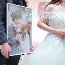 胸元の繊細な小花デザイン、、