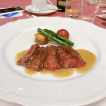 北海道産白老牛の高級感あふれるステーキ！